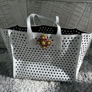 White faux leather cut out tote bag with broche detail